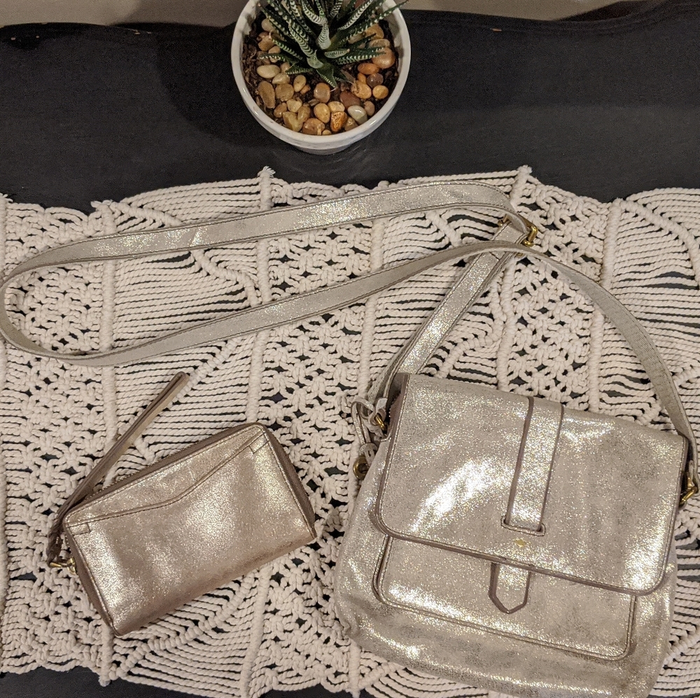 Fossil Gold Kinley Crossbody & Cellphone Wristlet✨
